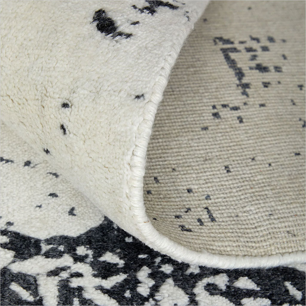 Coda Area Rug - Black Ivory