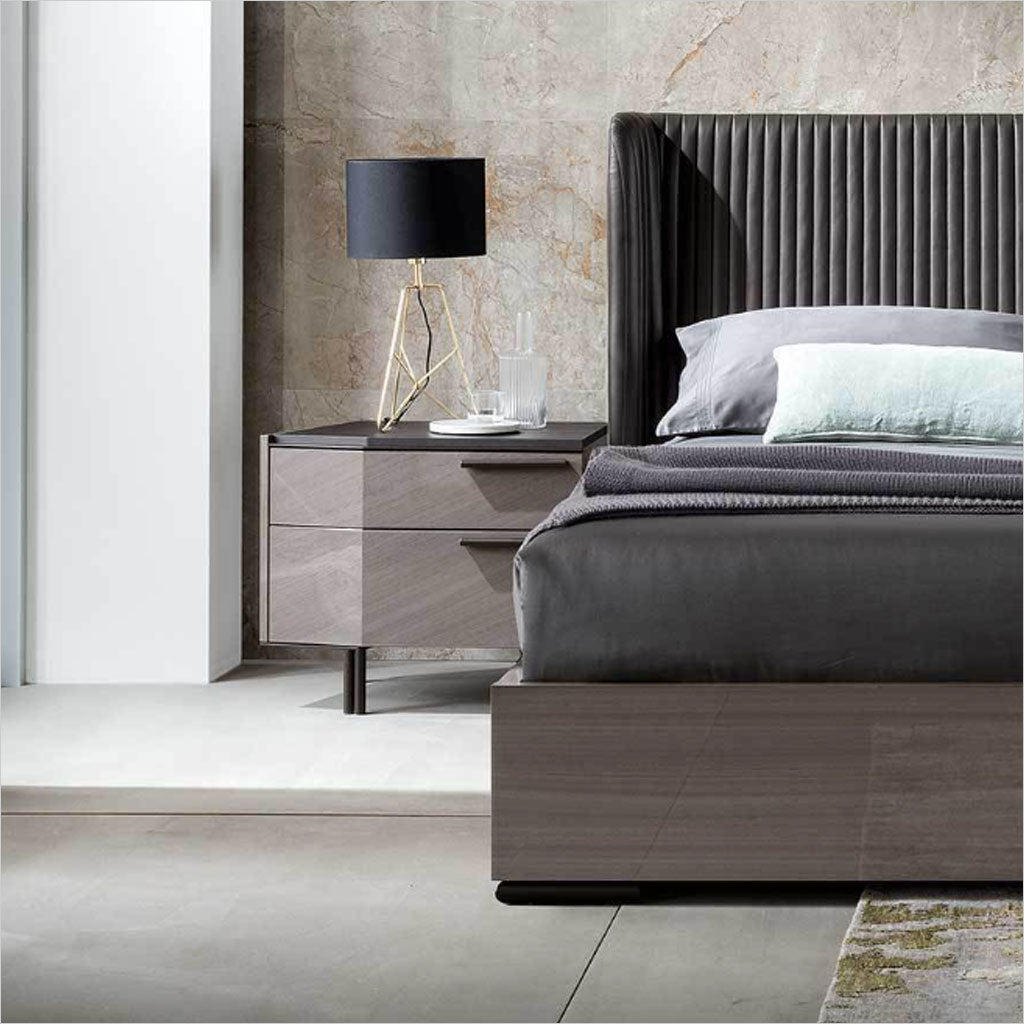 nightstand in high gloss with matte wood top