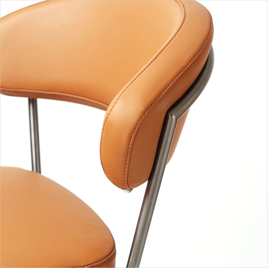 Abrazo Barstool - Sandy Brown w/ Gun Metal
