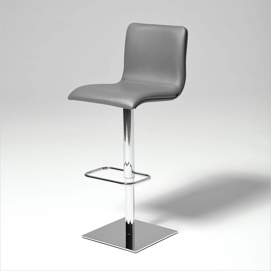 adjustable barstool with pedestal base and leather seating