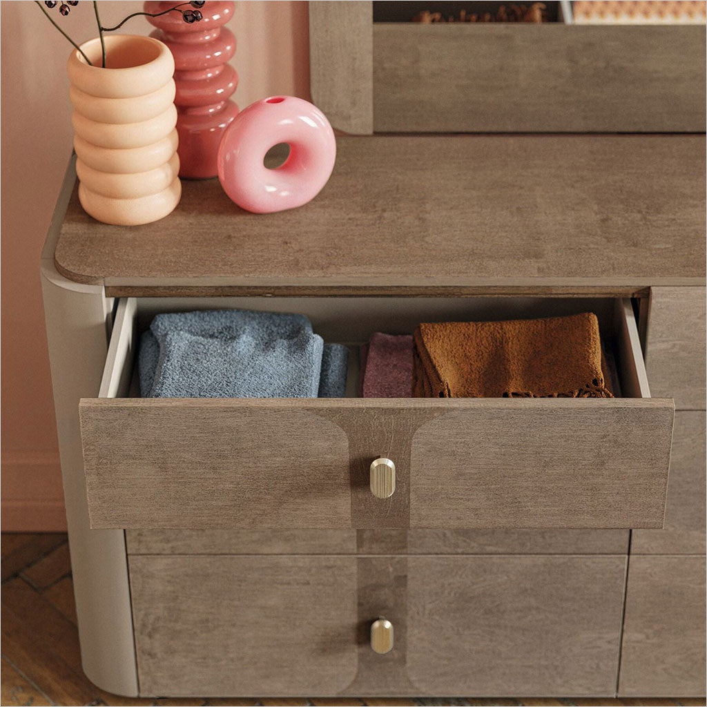 Novello Dresser