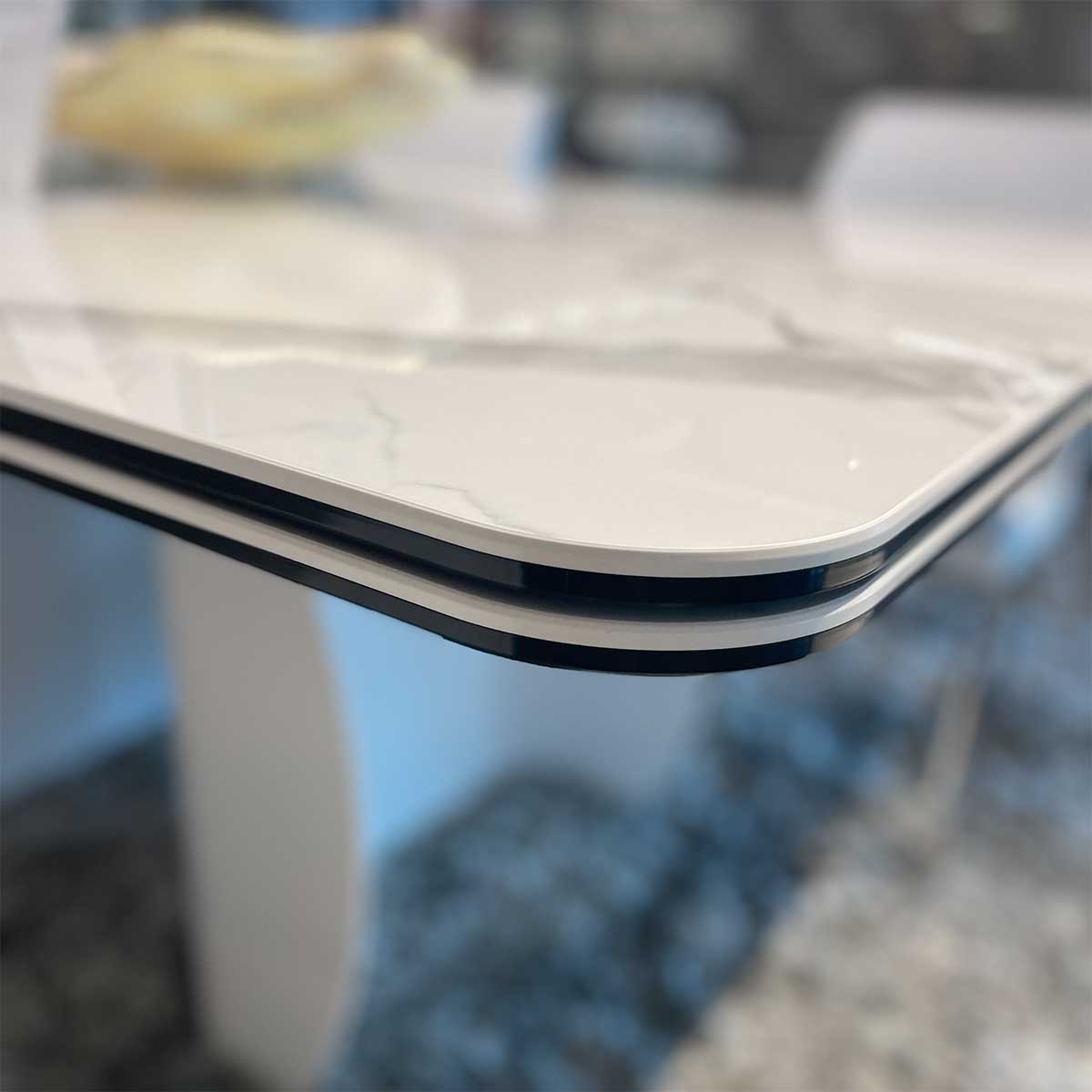 Desmo Dining Table - Estatuario