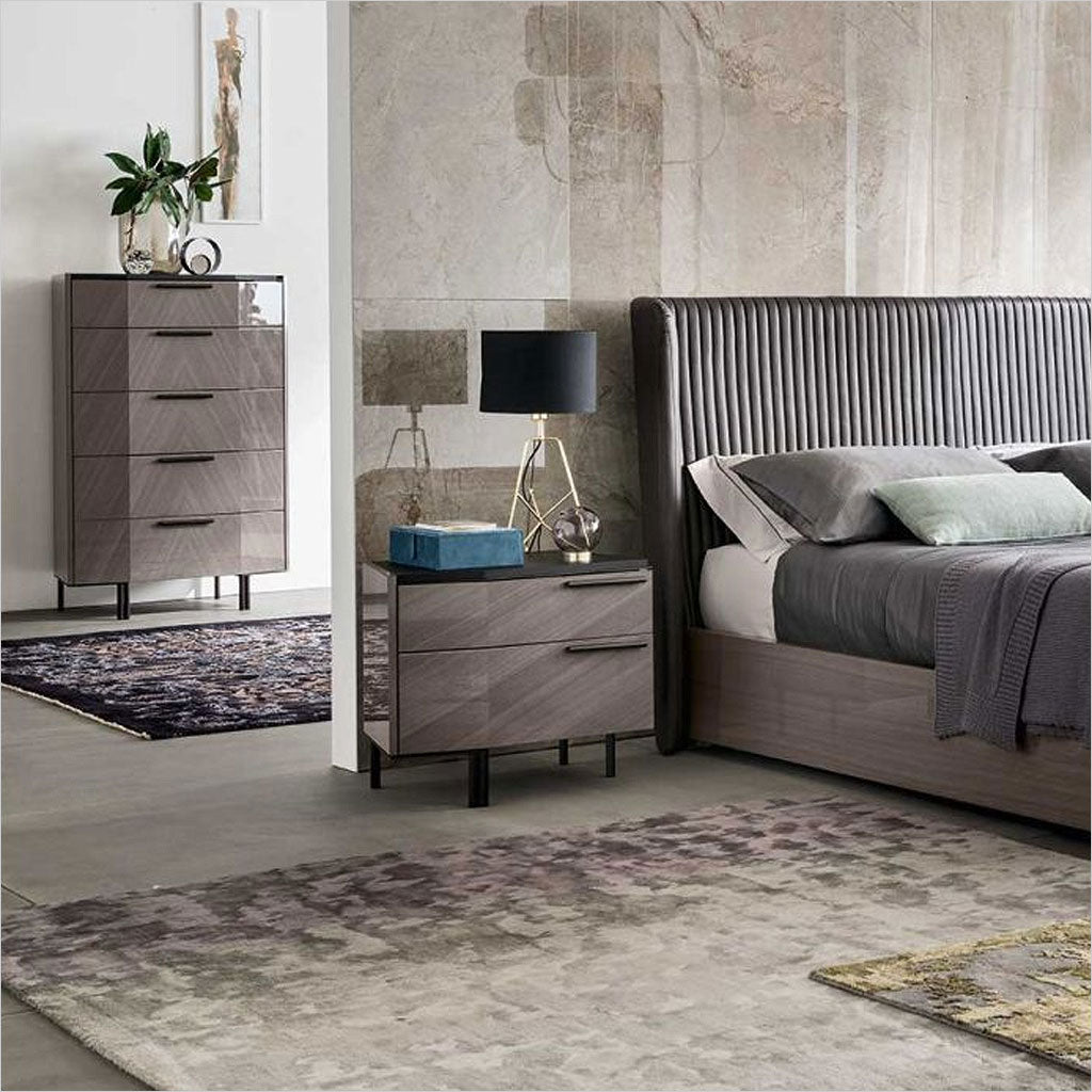 nightstand in high gloss with matte wood top