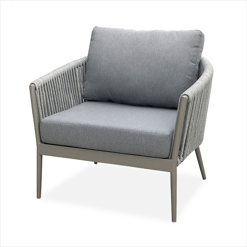 outdoor lounge chair