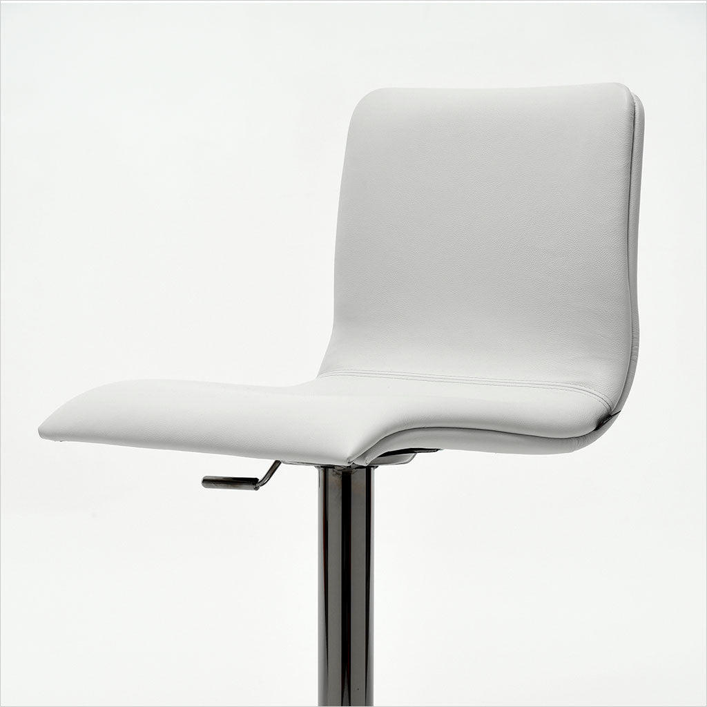 adjustable barstool with pedestal base and leather seating