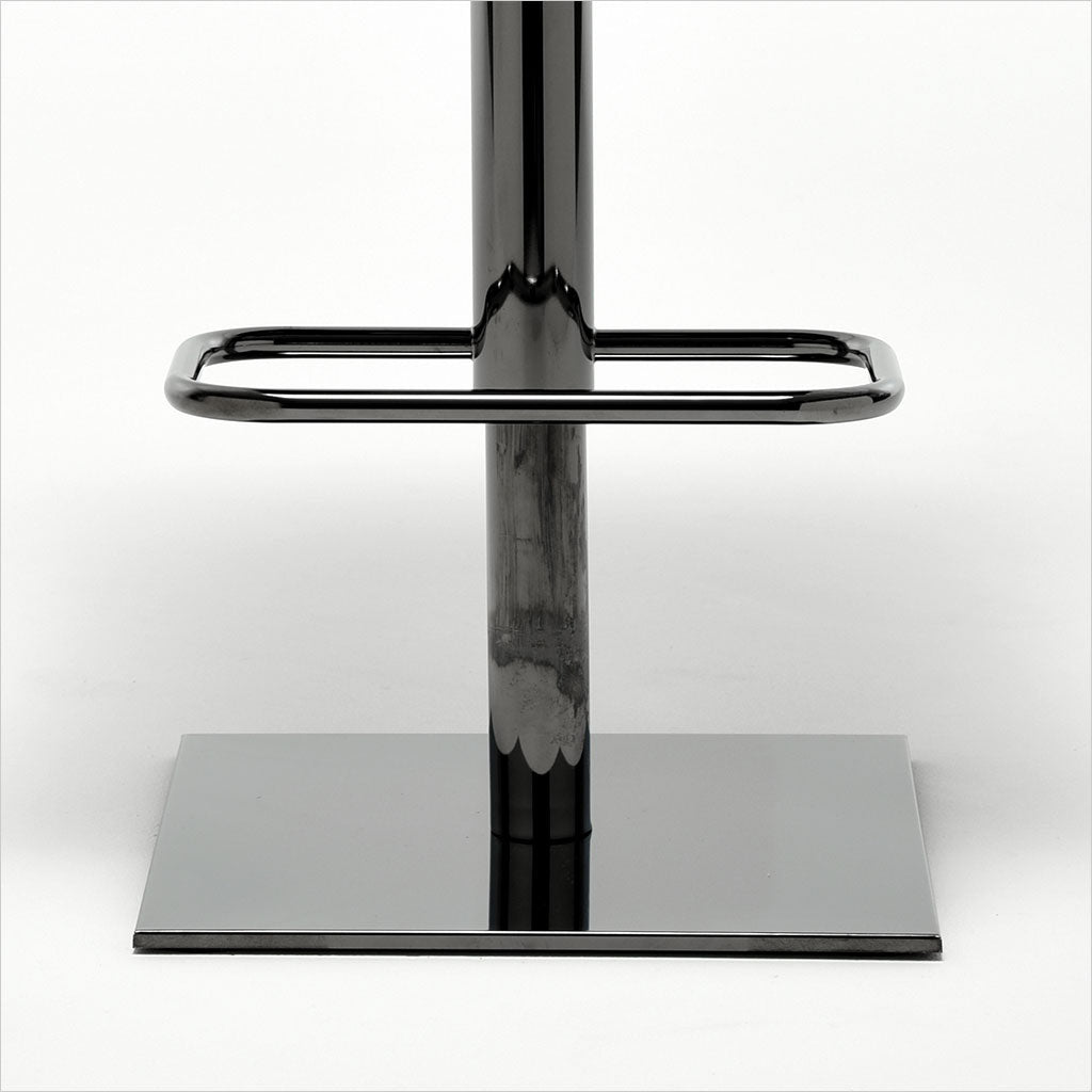 adjustable barstool with pedestal base and leather seating